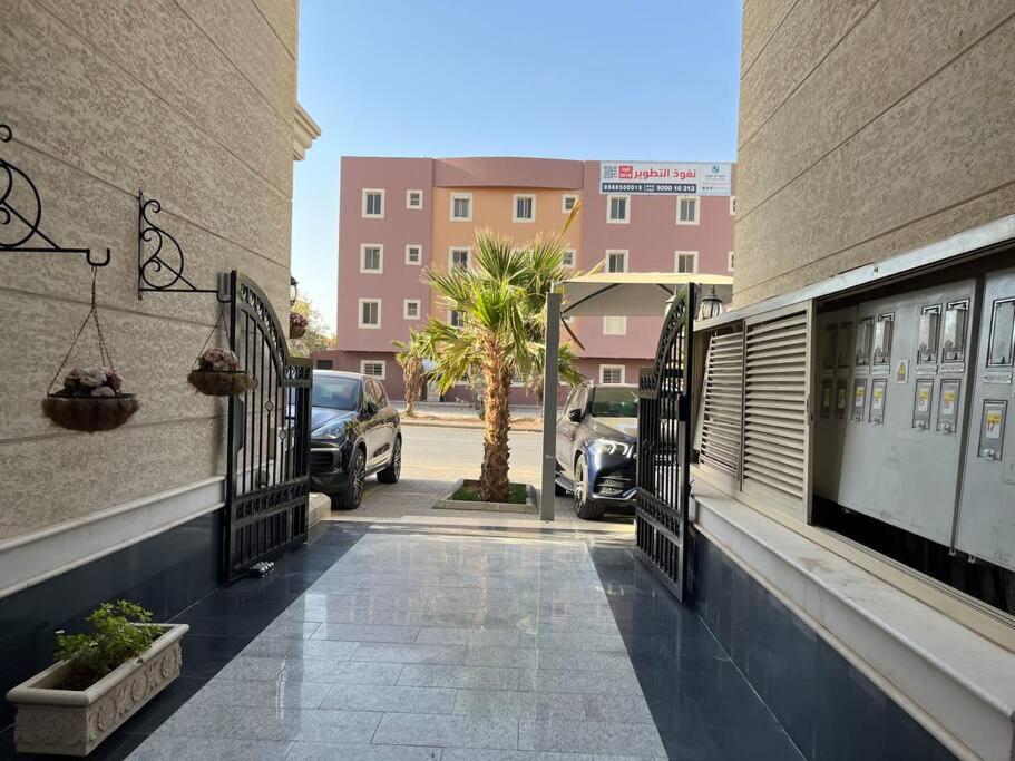 Almajdeah Luxurious Walk To Blvd Apartment Riyadh