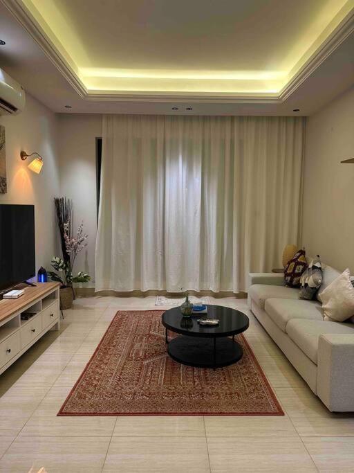 Apartment Almajdeah Luxurious Walk To Blvd