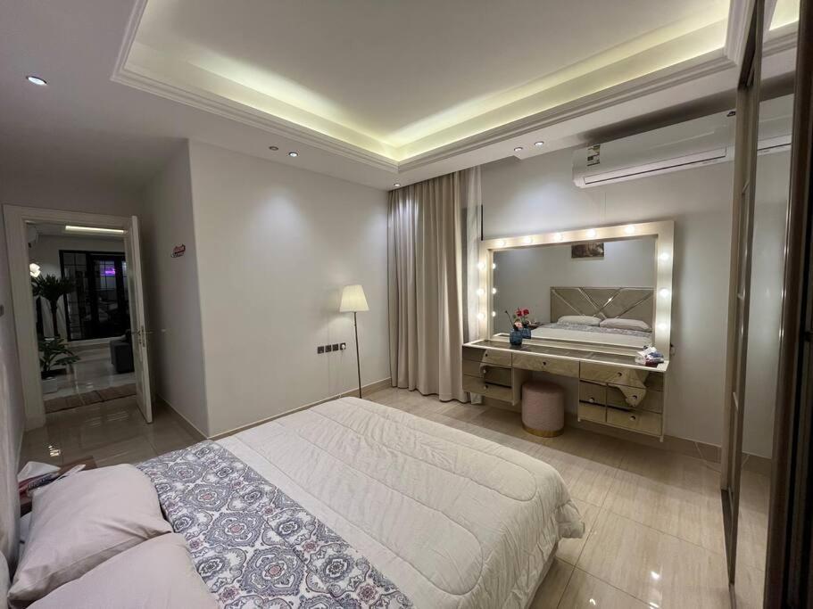 Almajdeah Luxurious Walk To Blvd Apartment