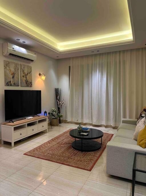 Almajdeah Luxurious Walk To Blvd Apartment Riyadh