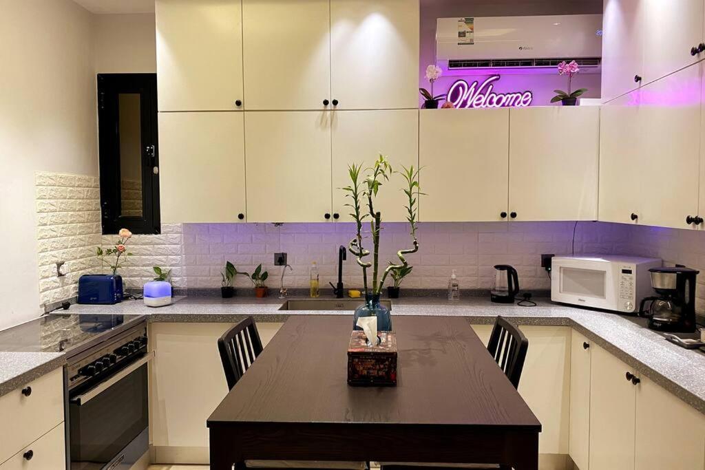 Apartment Almajdeah Luxurious Walk To Blvd *