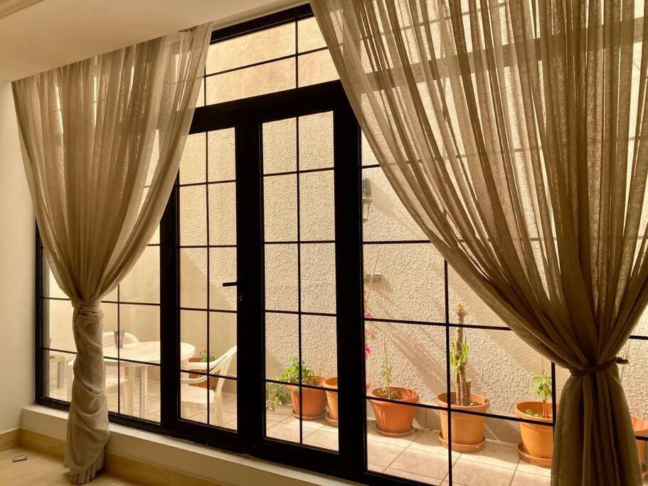 Almajdeah Luxurious Walk To Blvd